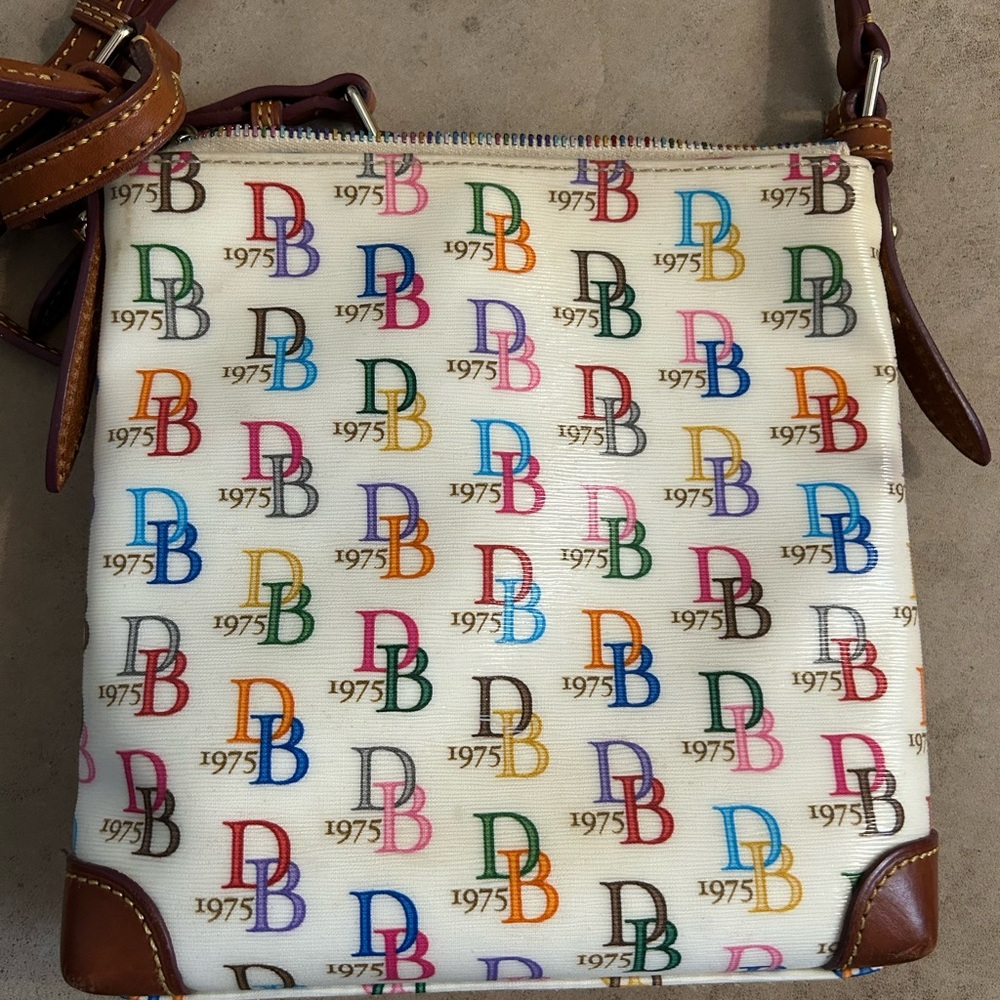 Dooney & Bourke Signature Rainbow Crossbody 1975 Print - Picture 8 of 8